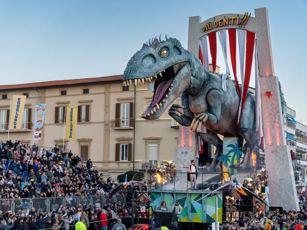 Vivi i più famosi Carnevali d'Italia con il noleggio Grosso Vacanze!