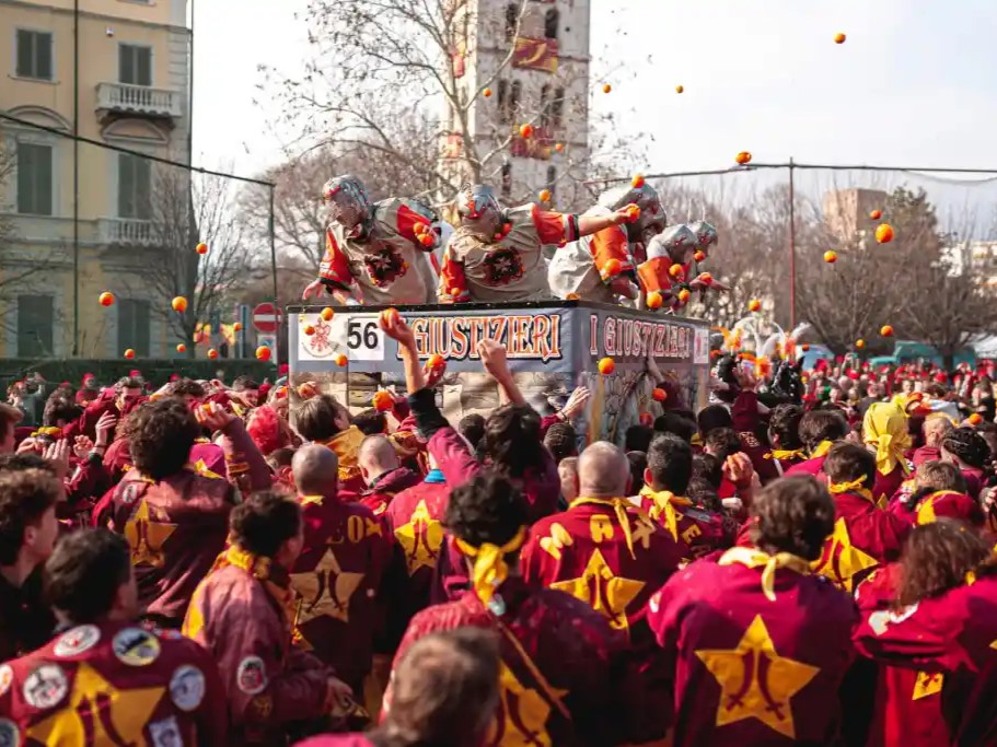 Vivi i più famosi Carnevali d'Italia con il noleggio Grosso Vacanze!