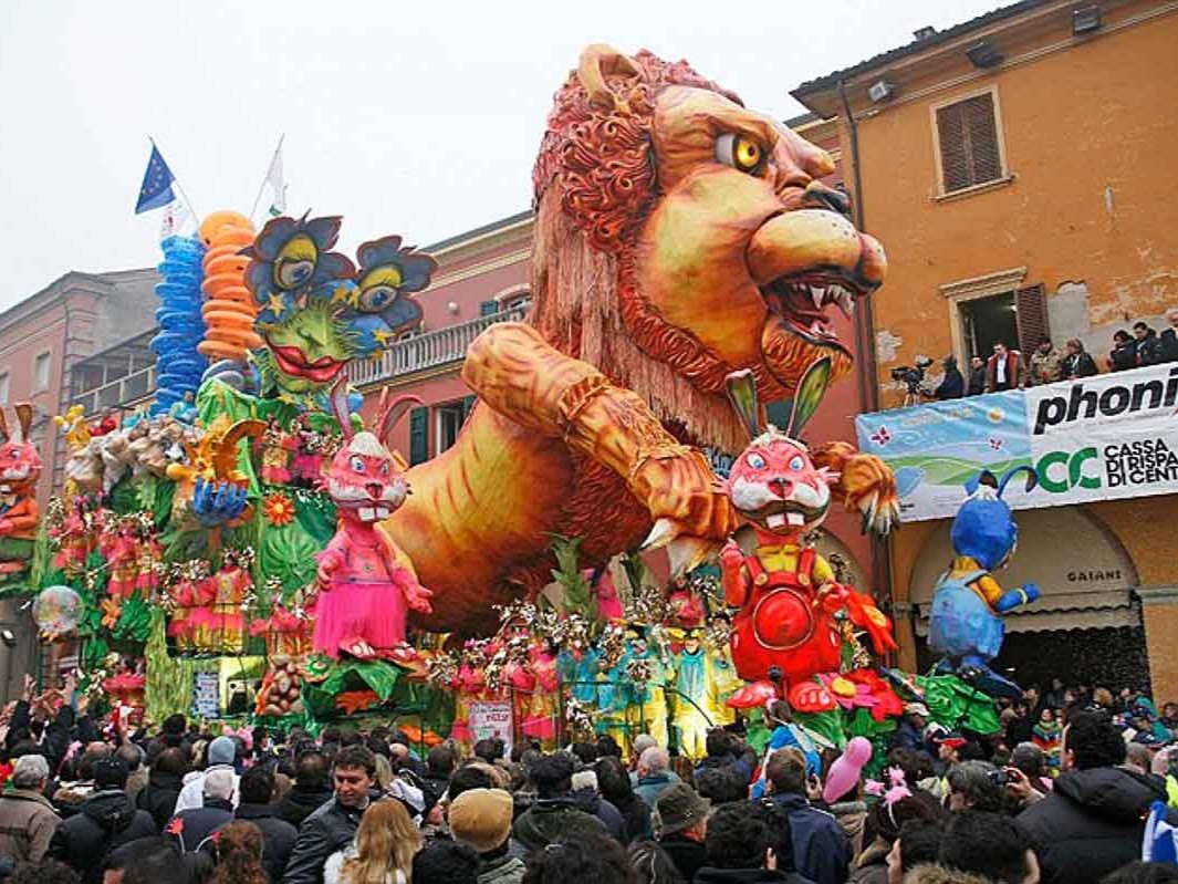 Vivi i più famosi Carnevali d'Italia con il noleggio Grosso Vacanze!